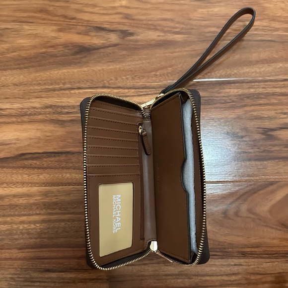 Michael Kors Wallet Wristlet - Picture 7 of 8